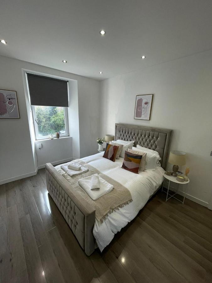Stylish & Comfortable Ground Floor House - Main Door Private Entrance - Free Parking & Garden Appartement *